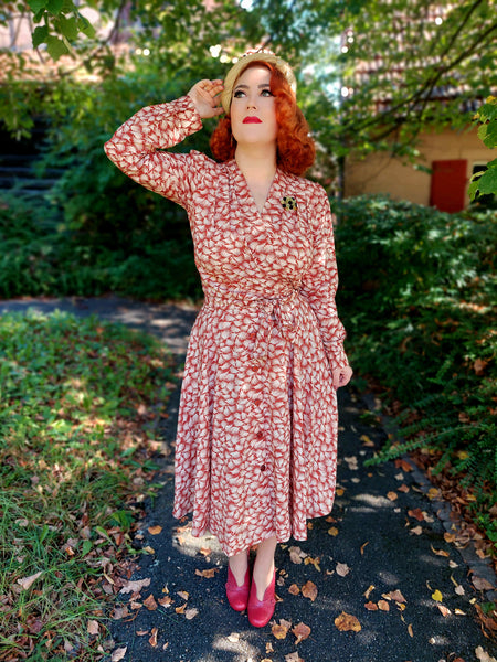 The "Beverly" Button Front Full Circle Skirt with Pockets in Cinnamon Whisp Print, True 1950s Vintage Style