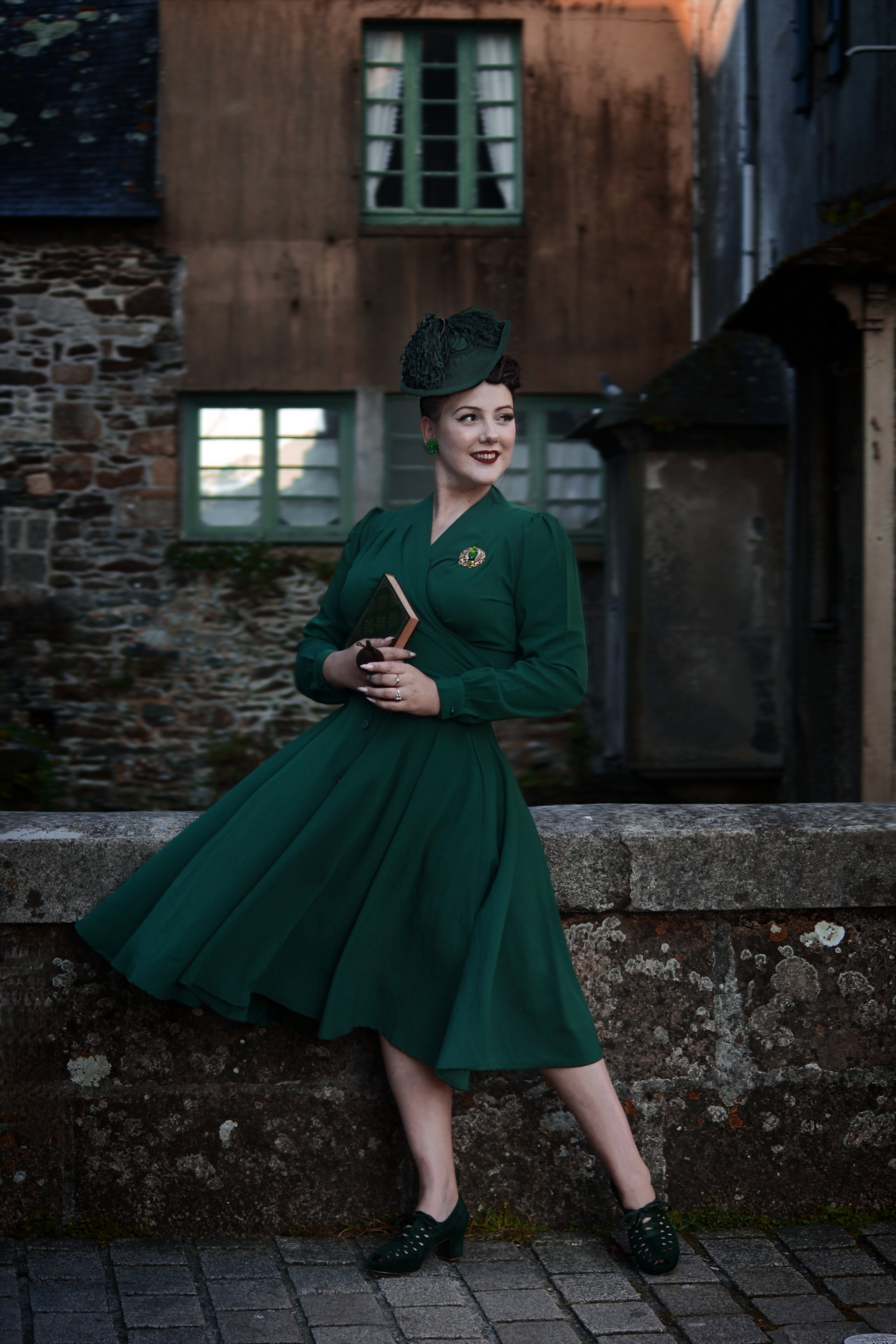 green fifties style dress Green Vintage Dress Green 50s Dress Vintage 50s 60s Emerald Hunter Green Wiggle Style Cocktail Dress