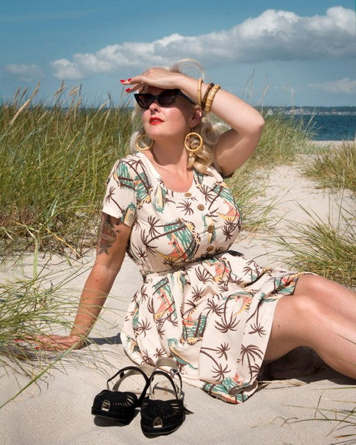 1950s beach dress Sun, sea, and vintage charm Step into summer with Milreason's 1950s-inspired dress. Every smile radiates confidence, every step feels timeless. Follow #MilreasonVintage and embrace your elegant summer escape! #vintage #vintagedressstyle #1950 #