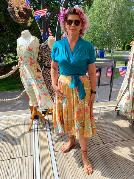 The "Beverly" Button Front Full Circle Skirt with Pockets in Mustard Honolulu Print, True 1950s Vintage Style