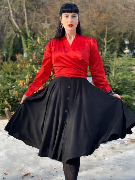 La jupe « Beverly » boutonnée sur le devant avec poches en noir massif, style vintage authentique des années 1950