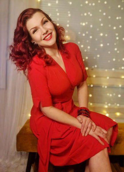 Das Wickelkleid „Vivien“ in Rot im echten Stil der 1940er bis frühen 1950er Jahre
