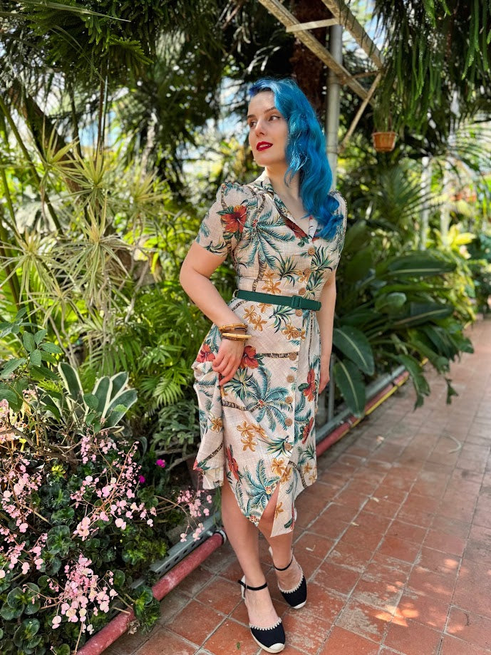 vintage hawaiian dress 50's *VINTAGE '50s / '60s HIBISCUS WITH HUGE COLLAR & BOW with comfortable and breathable feeling fabric 1950s Hawaiian dress Archives -
