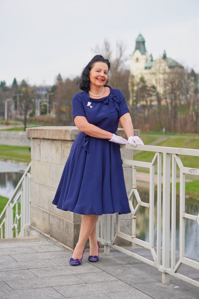 Robe Cindy en bleu marine par la couturière de Bloomsbury, style inspiré vintage classique des années 1940