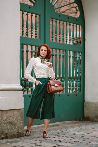 Die „Sophia“ Palazzo Culottes in einfarbigem Grün, klassisch und einfach zu tragen im Vintage-inspirierten Stil