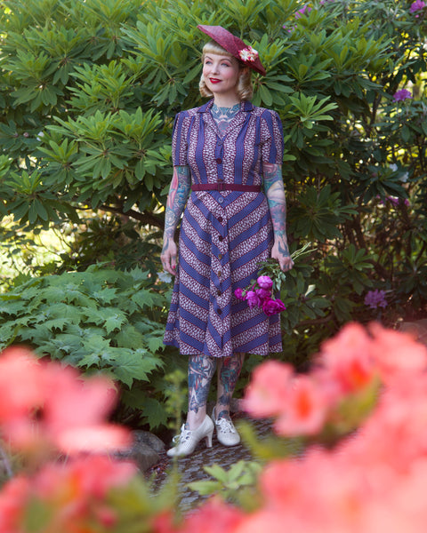 Hemdblusenkleid von Charlene mit Dotty-Deco-Print, echter Vintage-Stil der 1950er Jahre