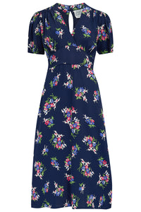 Swing-Kleid „Dolores“ in Marineblau mit Blumenmuster „Dancer“, ein klassischer, von den 1940er Jahren inspirierter Vintage-Stil