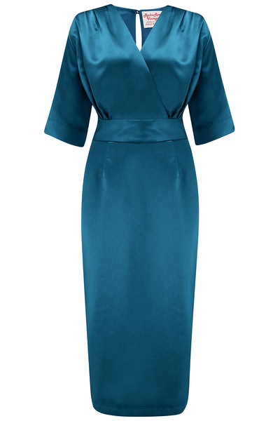 Neue RnR „Luxe“-Reihe. Das „Evelyn“ Wiggle-Kleid in superluxuriösem Pfauenblau-SATIN