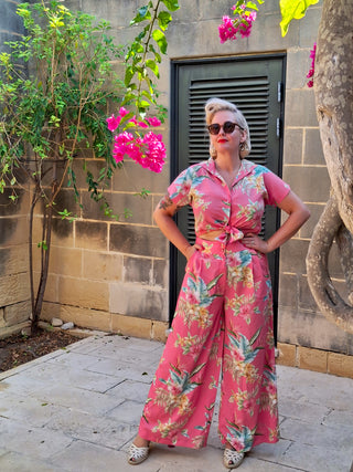 Tuck in or Tie Up "Maria" Blouse in Pink Honolulu Print, Authentic 1950s