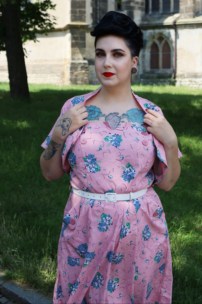 **Musterverkauf** Das „Ayda“-Set aus 2-teiligem Kleid und abnehmbarem Bolero mit Bolero in rosa Sommerstrauß, echter Vintage-Stil