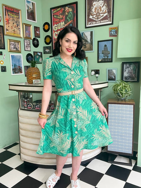 La robe Charlene Shirtwaister en imprimé palmier émeraude, véritable style vintage des années 1950