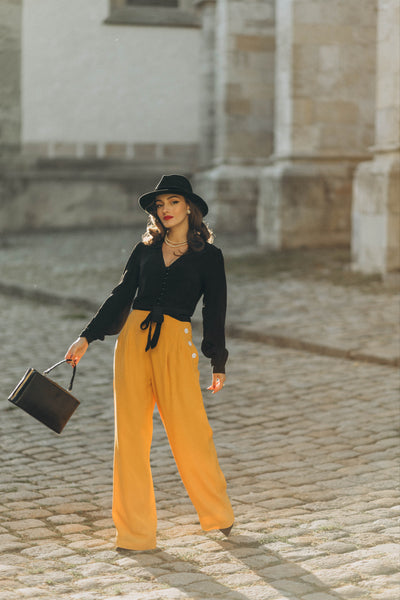 Pantalon « Audrey » en moutarde, style vintage totalement classique des années 1940