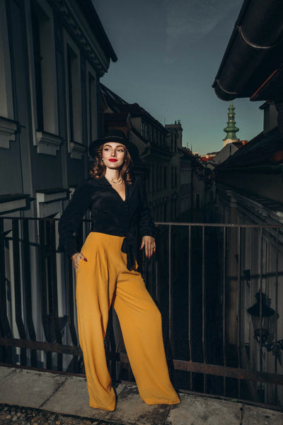 „Audrey“-Hose in Senfgelb, absolut klassischer Vintage-Stil der 1940er Jahre