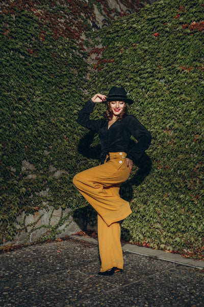 Pantalon « Audrey » en moutarde, style vintage totalement classique des années 1940