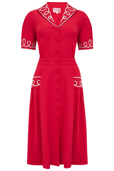 La robe chemise « Loopy-Lou » en rouge avec contraste RicRac, véritable style vintage des années 1950
