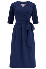 La robe portefeuille complète « Vivien » en bleu marine, véritable style des années 1940 au début des années 1950