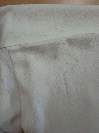 Die kurzärmlige Wickelbluse „Darla“ in Antikweiß, echter Vintage-Stil