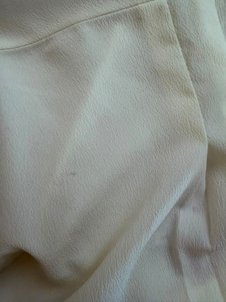 Die kurzärmlige Wickelbluse „Darla“ in Antikweiß, echter Vintage-Stil