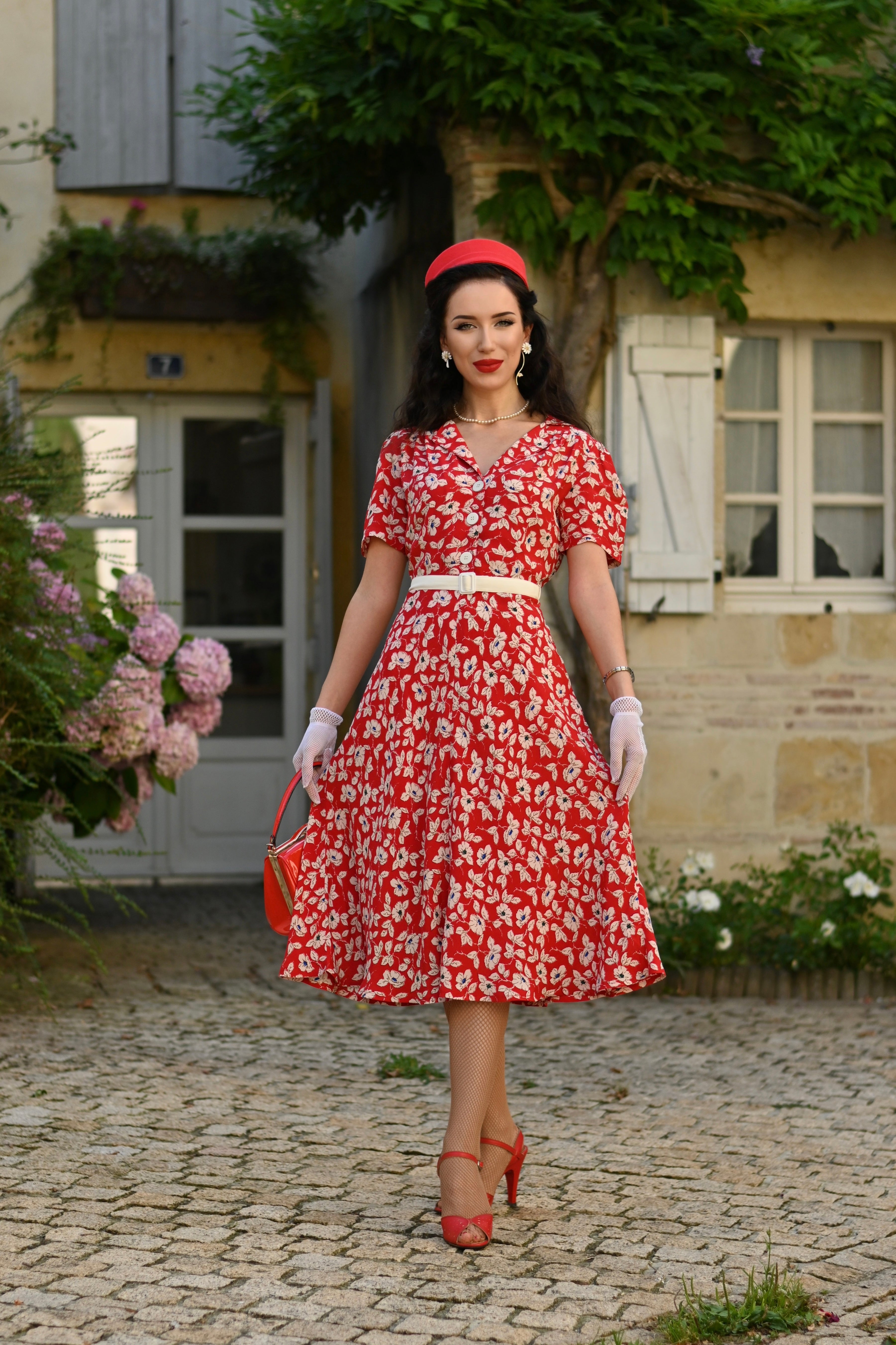 40s shirt dress Sandra Voluptuous Vintage Transport yourself to the refined fashion of the 1940s with our Light Blue Floral Shirt Neck Belt Dress Lisa" Shirt Dress in Red