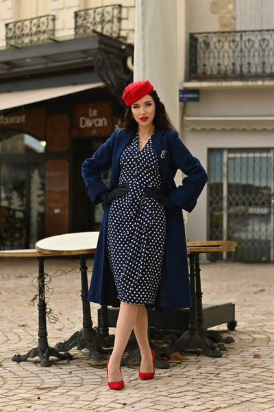 Robe à manches 3/4 « Mabel » en bleu marine à pois, un style vintage classique inspiré des années 1940