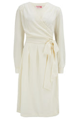 La robe portefeuille à manches longues « Evie » en blanc antique, vrai et authentique style vintage de la fin des années 1940 et du début des années 1950