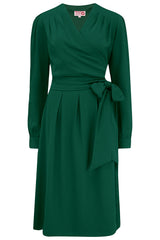Das „Evie“ Langarm-Wickelkleid in Grün, echter und authentischer Vintage-Stil der späten 1940er bis frühen 1950er Jahre