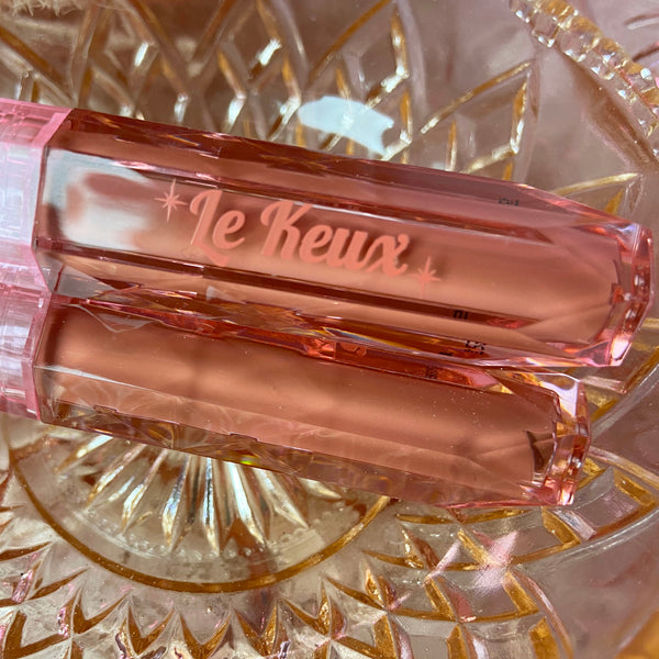 FOREVER ON YOUR LIPS – LIQUID LIPSTICK IN PEACHY KEEN by Le Keux Cosmetics - CC41, Goodwood Revival, Twinwood Festival, Viva Las Vegas Rockabilly Weekend Rock n Romance Le Keux Cosmetics