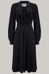 „Eva“-Kleid in Schwarz, klassisches Langarmkleid im 1940er-Jahre-Stil mit Bindekragen